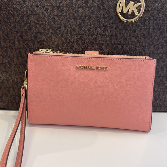 MICHAEL KORS LARGE DOUBLE ZIP WRISTLET WALLET PHONE CASE CLUTCH 
Primrose NWT - Picture 16 of 16